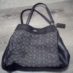 COACH SHOULDER BAG USED EXCELLENT CONDITION.MEASURE 15" W X 11" L